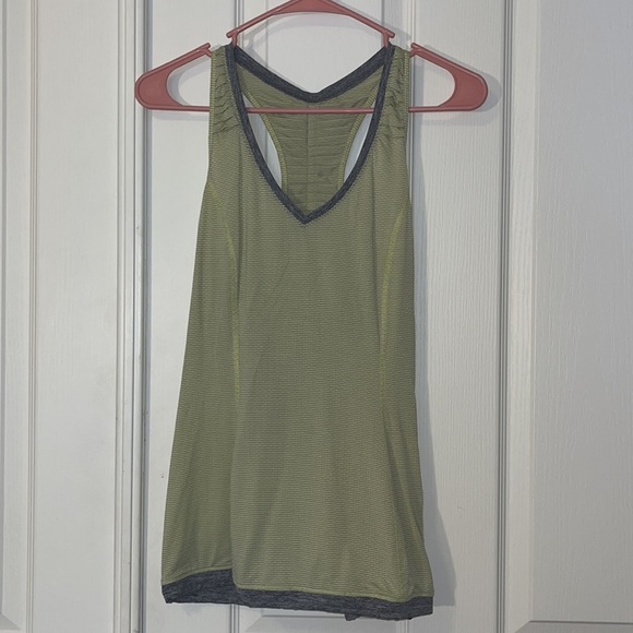 Lululemon tank top size 6 - Picture 2 of 7